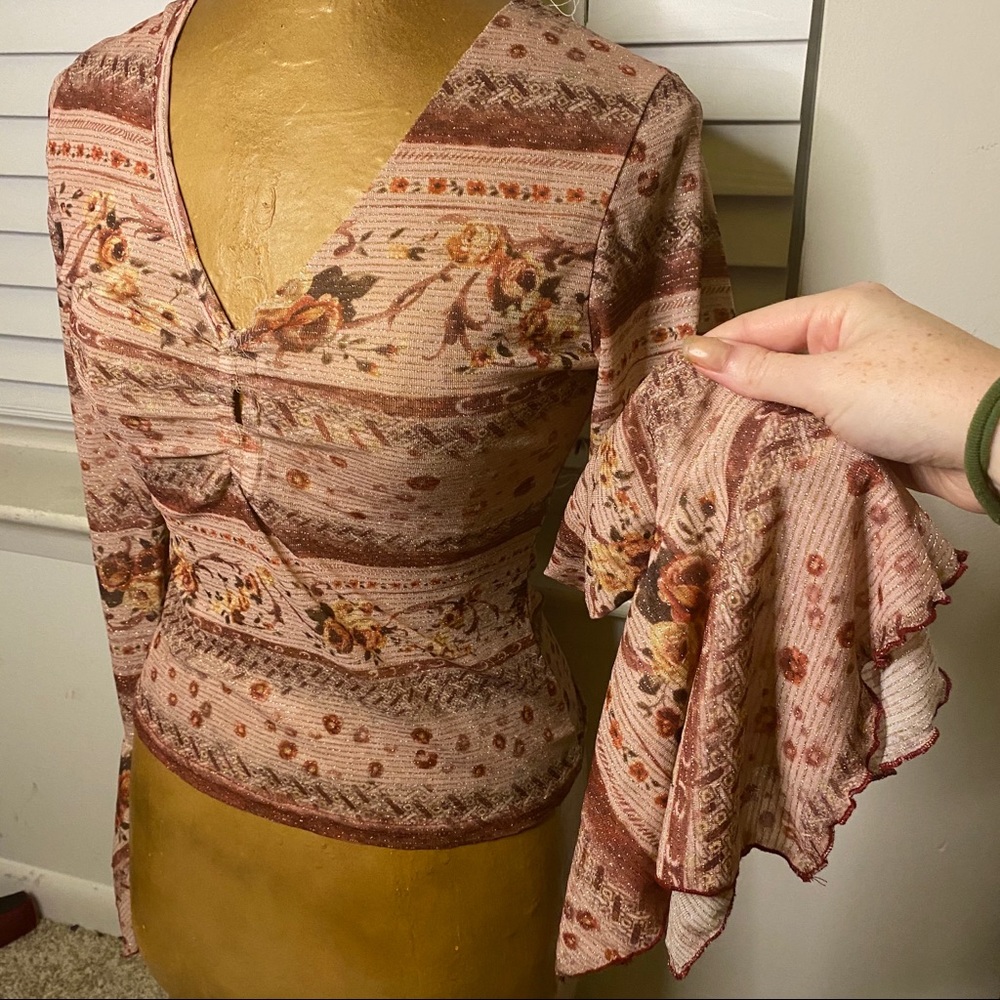 🥀 RARE vintage 90s Bell Sleeve boho Rose top